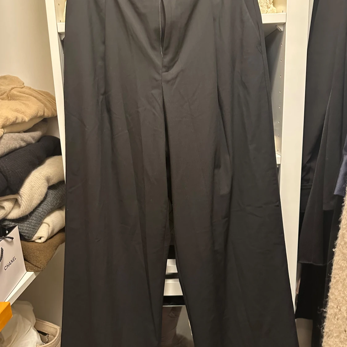 Svarta vida byxor strl M Nya - 92