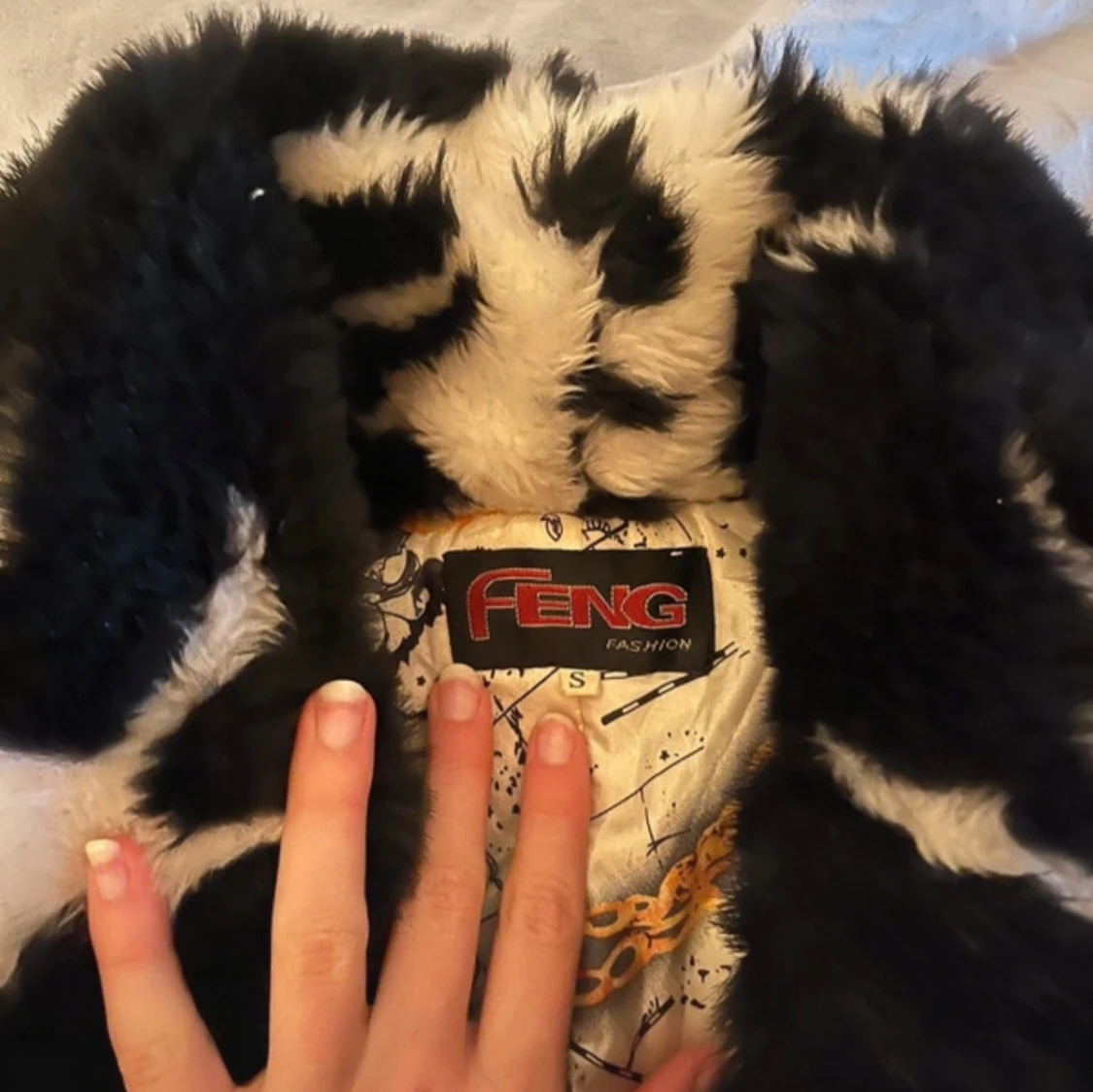 Svartvit pälsjacka  - 93