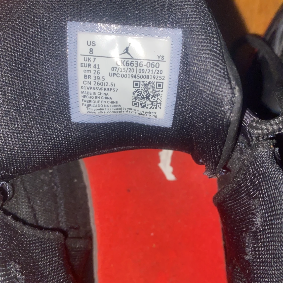 Svarta och röda Nike Air Jordans - 91