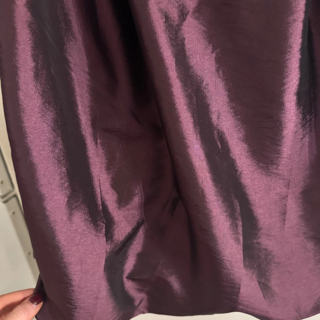 Lila axelbandslös klänning - 92