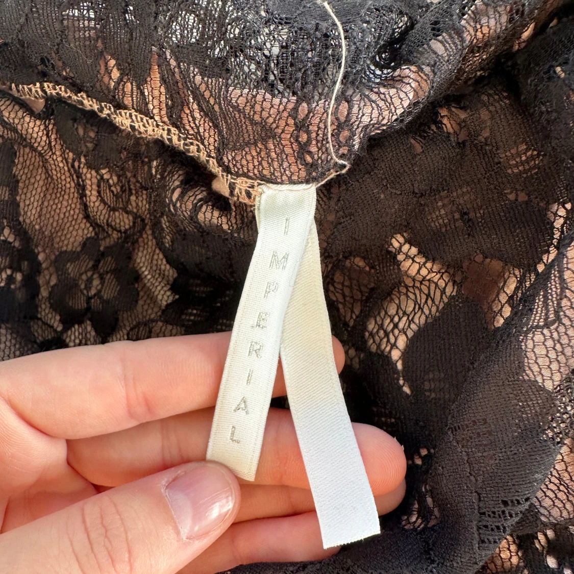 Beige tubtopp med svart spets från Imperial - 92