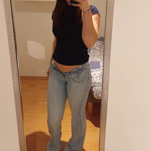 Highwaist bootcut jeans - Växt ur. Bra skick, knappt använda. Är 163 o de är lite långa på mig. Skriv om du har frågor!