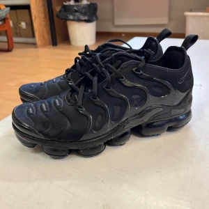 Vapormax plus - Sparsamt använda, inga stora täcken på användning bara lite smutsiga annars helt ny skick (ingen heeldrag)