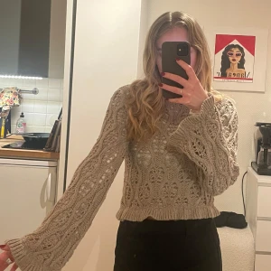 Stickad tröja - Säljer denna jättesöta stickade tröjan då den inte kommer till användning längre.💗