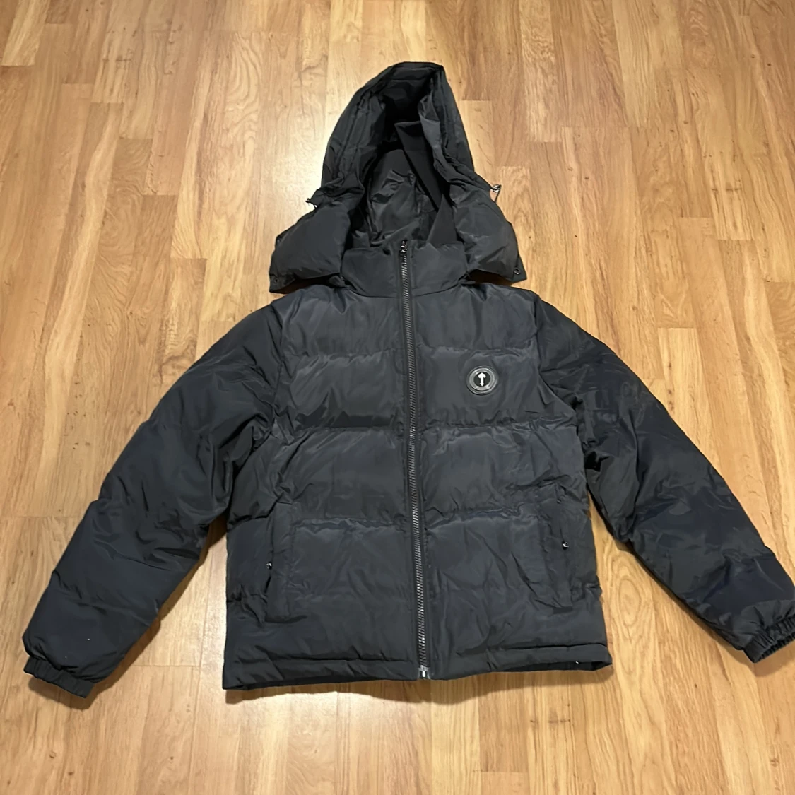 Svart/grå pufferjacka från Trapstar