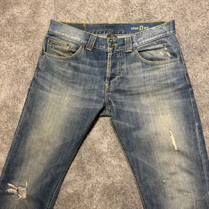 StandDart Jeans  - Riktigt feta StanDart jeans från italien | Skick: 9/10 | Storlek: 32 | Nypris | 2199kr | Passform: Slim Fit |