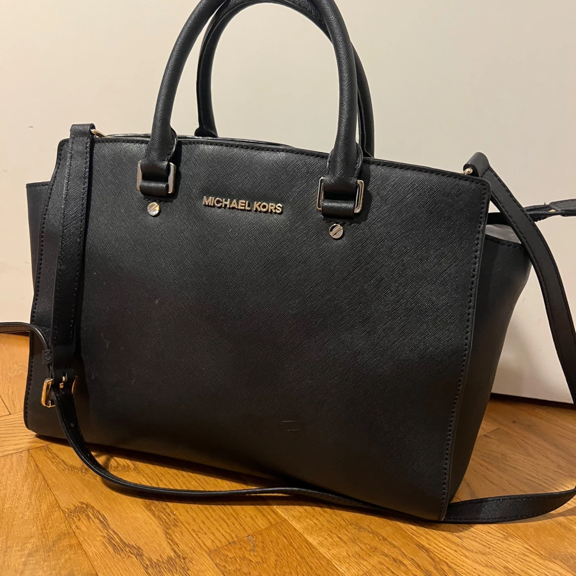 Svart handväska från Michael Kors - 90