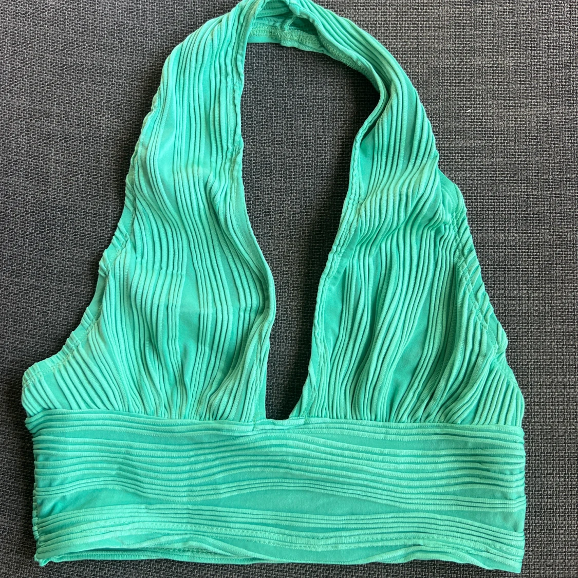 Grön ribbad halterneck topp