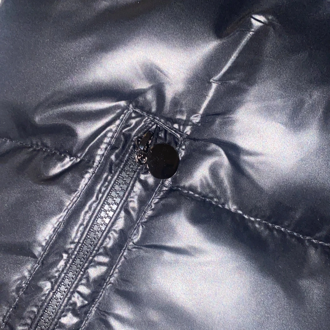 Svart pufferjacka med huva - 91