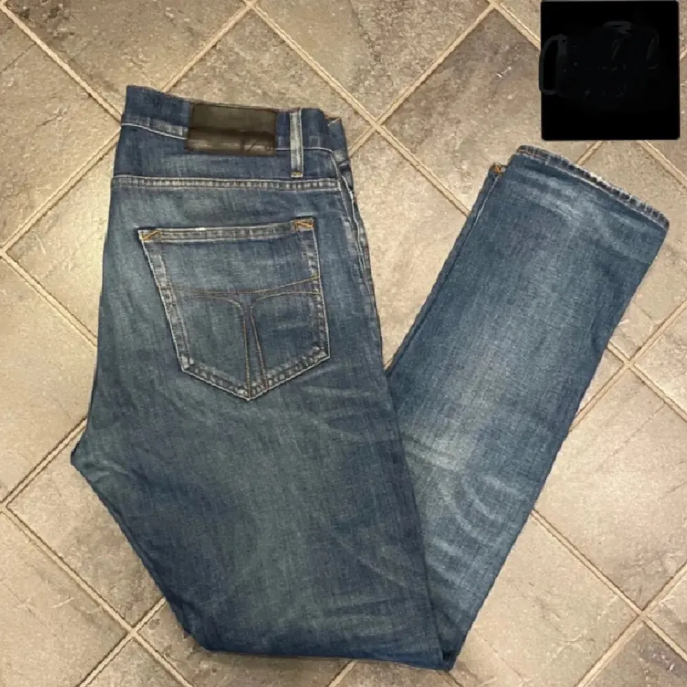 Tiger of Sweden jeans i modellen pistolero💯| skick 8/10⭐️| storlek 30/32📏| modellen på bilden är ca 185 för referens | pris 399💰(diskuterbart) Hör av er vid minsta fundering! ☺️. Jeans & Byxor.