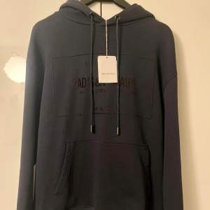 Zadig & Voltaire Hoodie | Helt ny | Storlek: XS Fits S | Skick:10/10 | Nypris: Ca 2000kr | Pris: 1199kr | Pris kan diskuteras | Hör av er vid mer frågor | Mvh Leon 