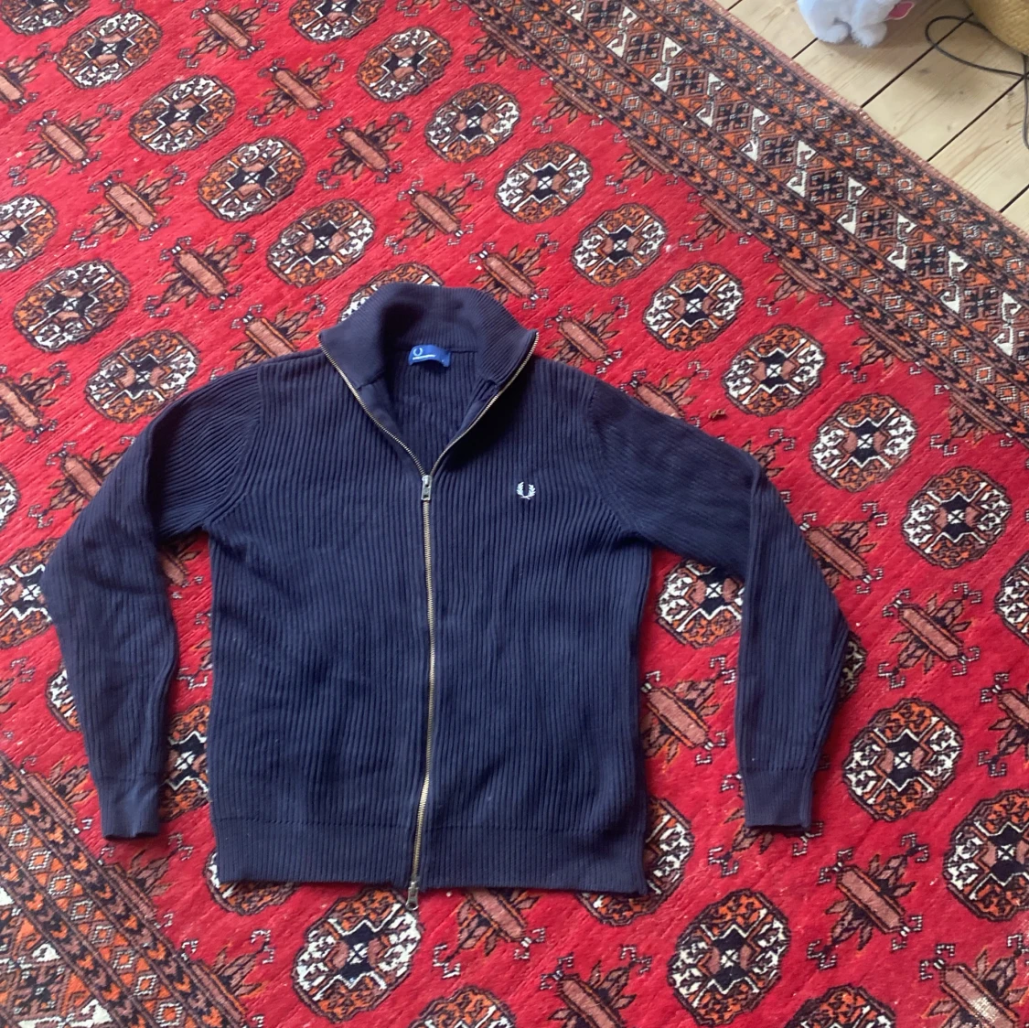 Svart ribbad tröja från Fred Perry