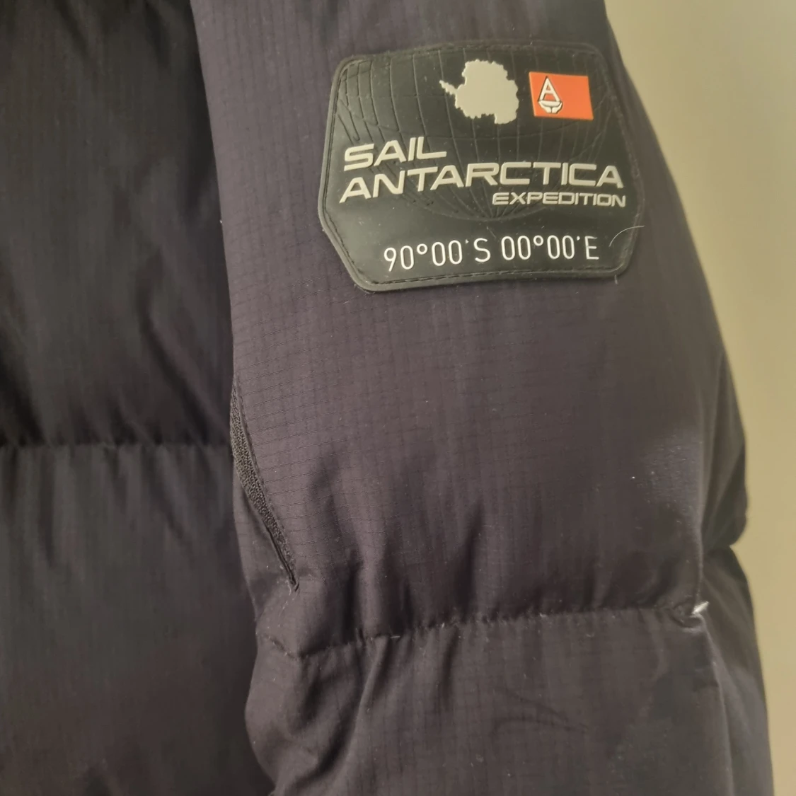 Svart dunjacka från Sail Racing - 2