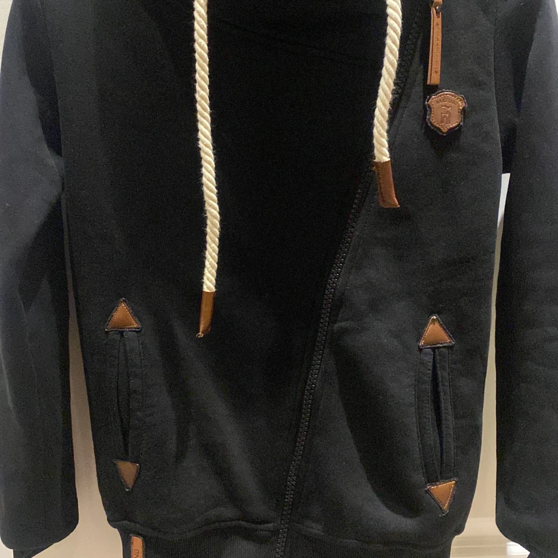 Svart huvtröja från Naketano - 1