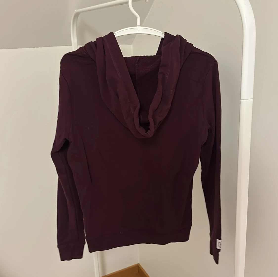 Vinröd hoodie från Victoria's Secret Pink - 2