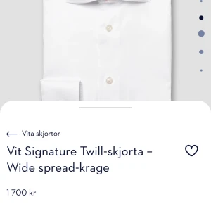 Vit Signature Twill-skjorta från Eton - Snygg vit twill-skjorta från Eton med wide spread-krage. Perfekt för en stilren look. Skjortan har knappar framtill och är tillverkad i ett högkvalitativt material som ger en lyxig känsla.