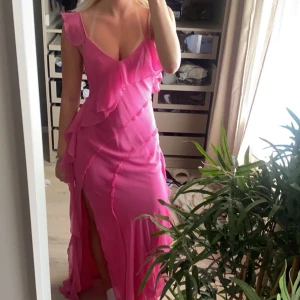 Balklänning - Super fin långklänning ifrån mango som jag hade på min bal. Endast använd en gång på balen. Köpt för 1200kr💕