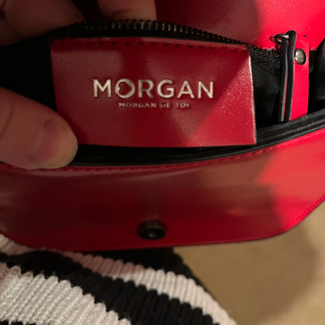 Röd nitväska från Morgan - 2