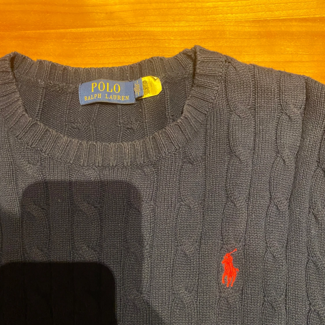 Mörkblå kabelstickad tröja från Ralph Lauren