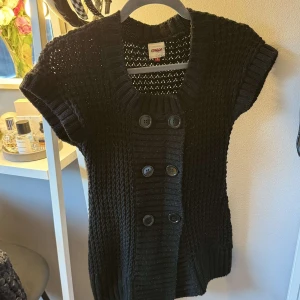 Stickad tröja från Only - Super fin och skön💕 Köpt på plick💕