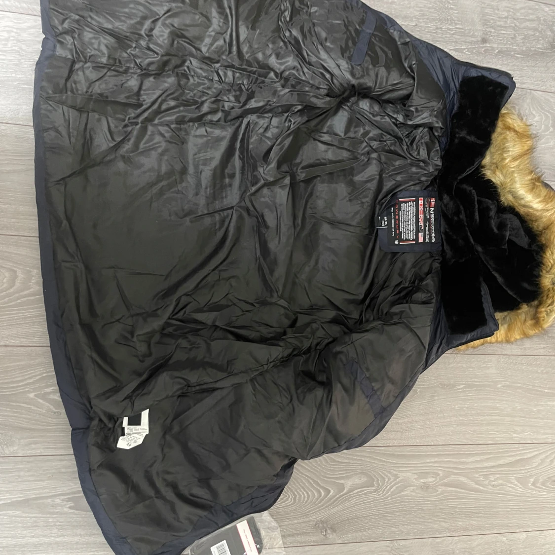 Svart dunjacka med pälskrage - 2