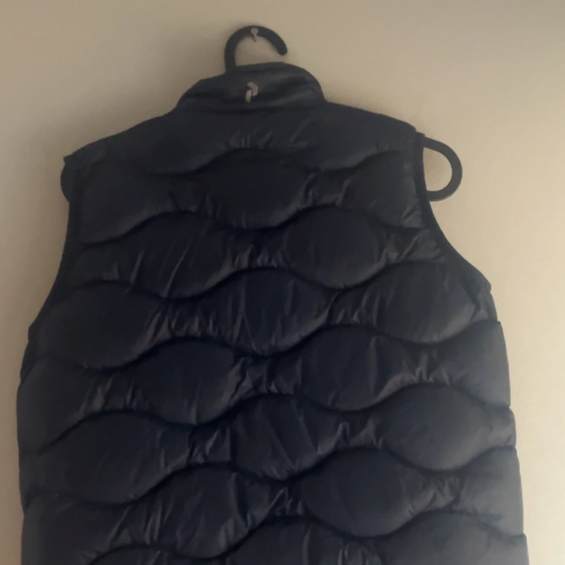 Svart dunväst från Peak Performance - 1