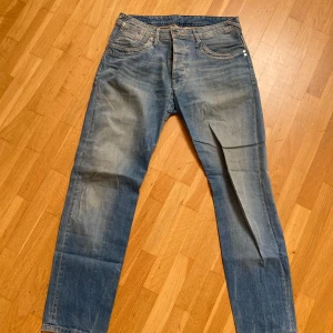 Snygga Pepe Jeans - Snygga blå jeans från Pepe Jeans.  Använda max 2-3 gånger . Storlek 32