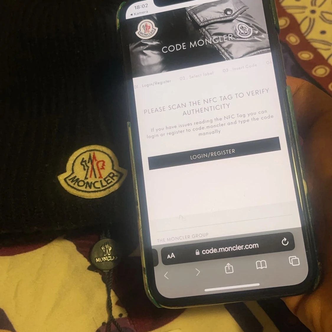 Svart ribbad mössa från Moncler - 4