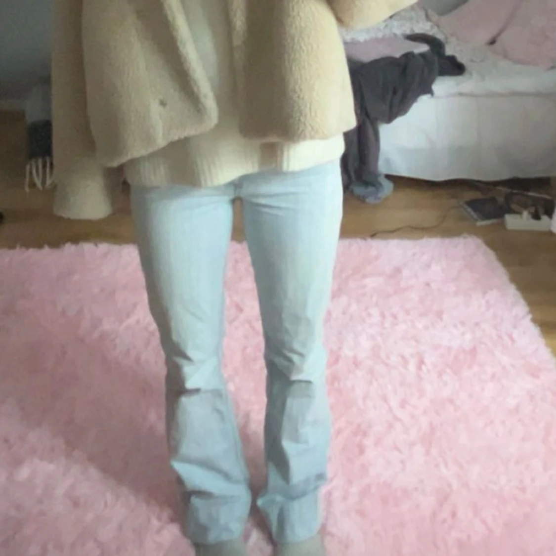 Ljusblå jeans med låg midja