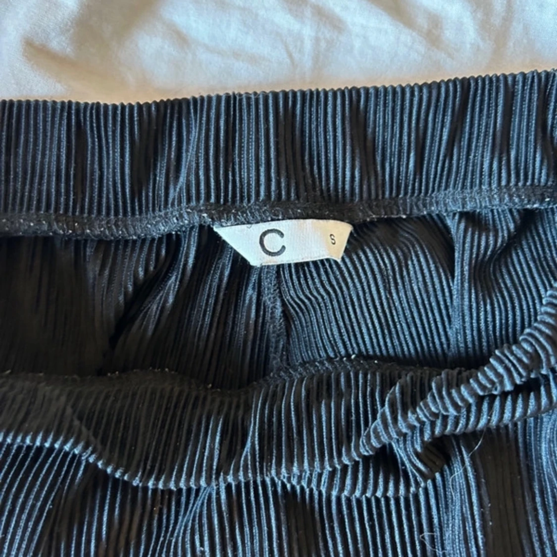 Svarta ribbade byxor använda - 1