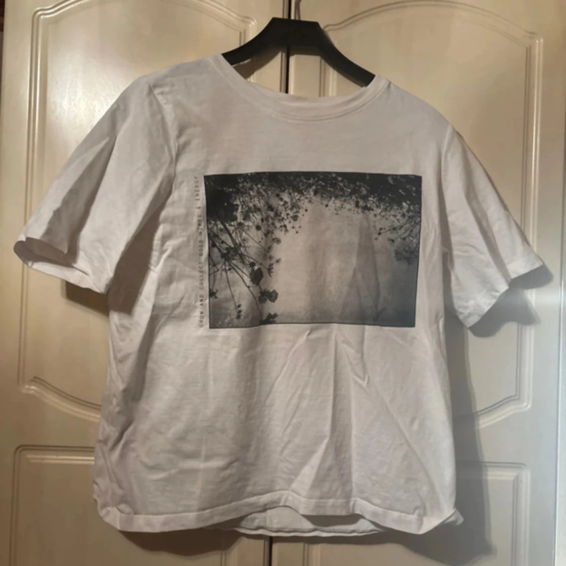 Vit t-shirt med tryck från KappAhl