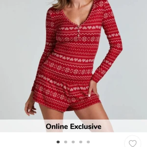Pyjamasset  - Säljer då de inte kommer till användning. Använt endast en gång i jul. Den har inga defekter eller slitage.