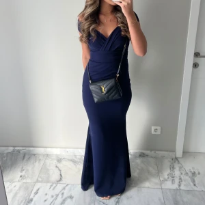 Fest/bal klänning - Endast använd 1 gång. 