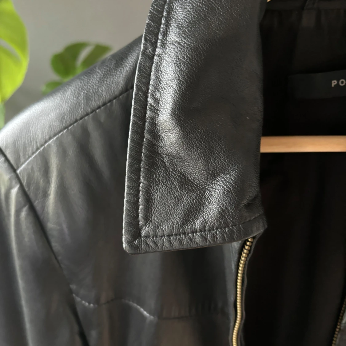 Svart skinnjacka från Pour - 2