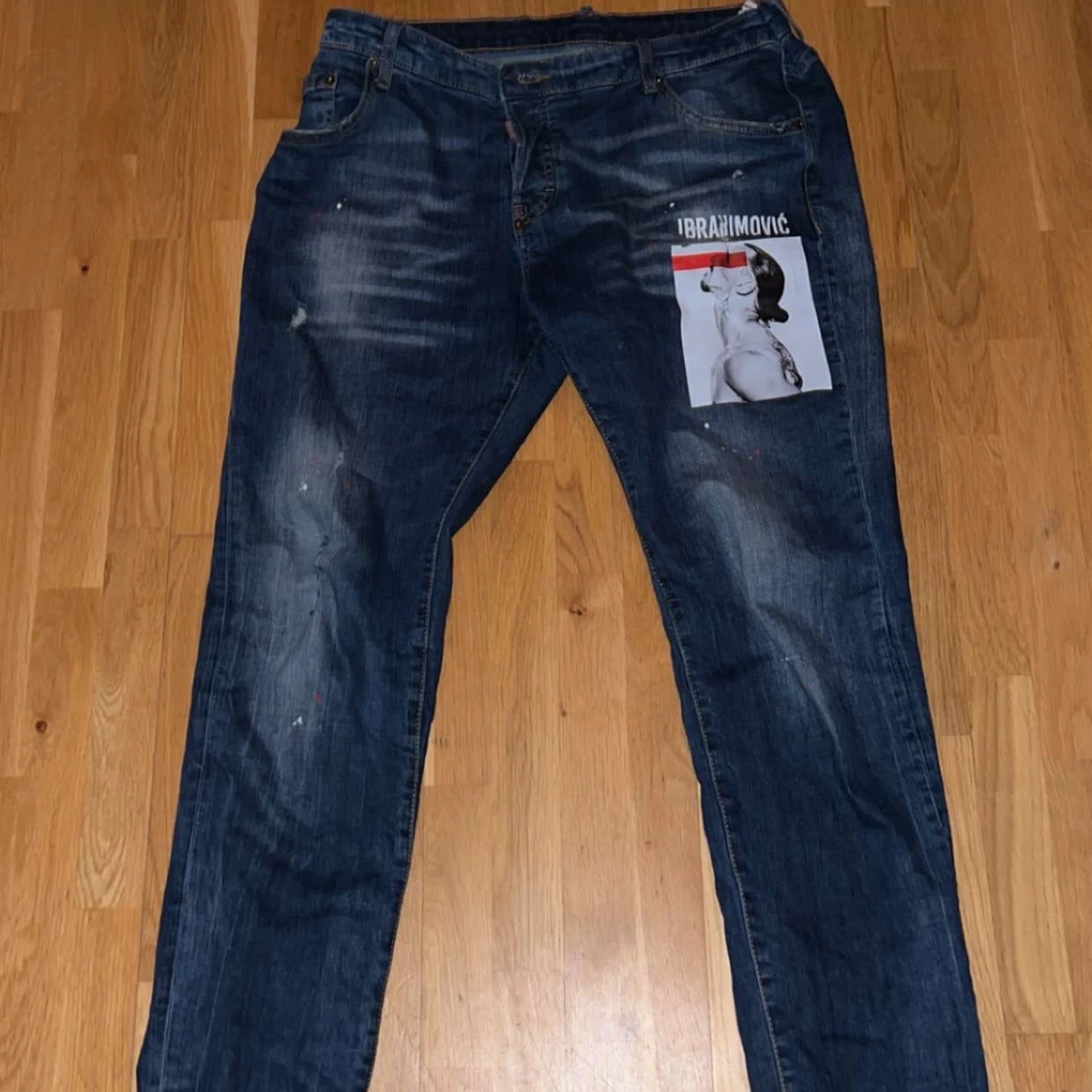Blå jeans med tryck från Dsquared2