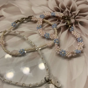  söta armband  -  20 cm alla fyra knappt använt perfekta sommarsmyken 