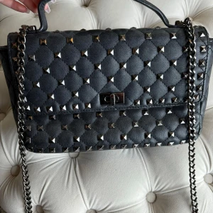 Valentino liknande - Så snygg väska som liknar valentino❤️