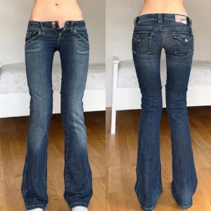 Guess jeans🤍 - Skit snygga Lågmidjade jeans från Guess passar tyvärr inte mig midja: 74 innerben:84🤍