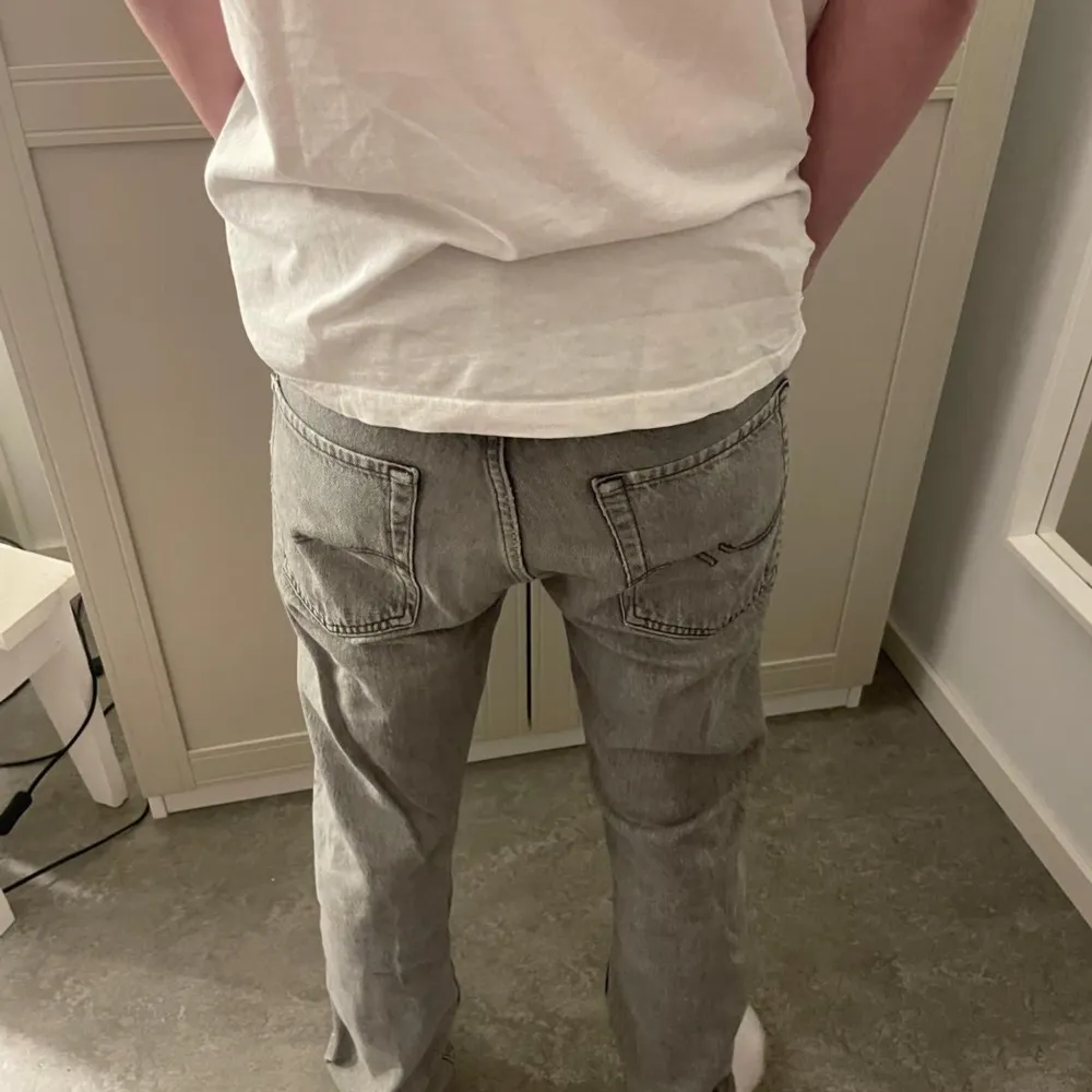 Nu säljer jag ett par riktigt snygga jeans från Jack n Jones knappt använda. Hör av dig vid minsta lilla fundering!. Jeans & Byxor.