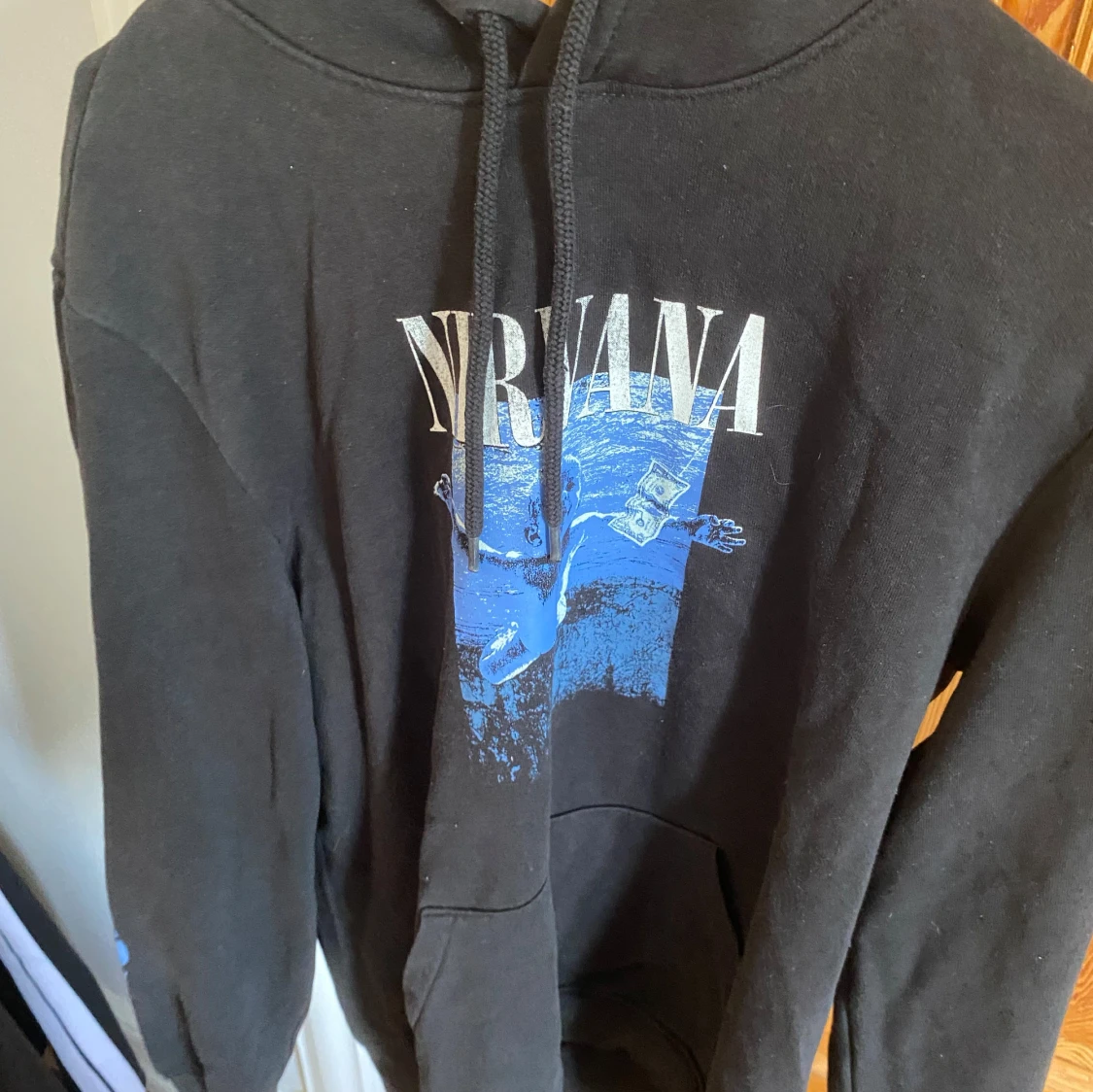 Svart hoodie med tryck 