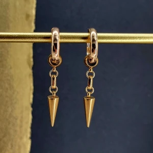 Handgjorda örhängen - Handgjorda örhängen●Följ :@ekjewelryofficial🤲 ● 💎Material- 100% rostfritt stål ●Örhängeskrokar -rostfritt stål och kristall. Nickel fri. Längd -4,5cm. Vattentåliga, ändrar inte färgen! 