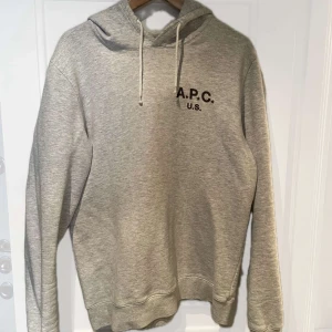 A.P.C hoddie  - Skön A.P.C hoddie säljer då den inte passar. Bra skick.  Skriv gärna vid fler frågor😁