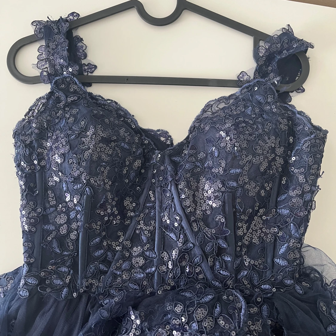 Marinblå glittrig klänning  - 91