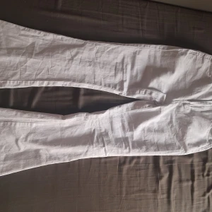 Jeans  - Ett bar fina jeans från shein aldrig använda då dem inte satt bra på mig 