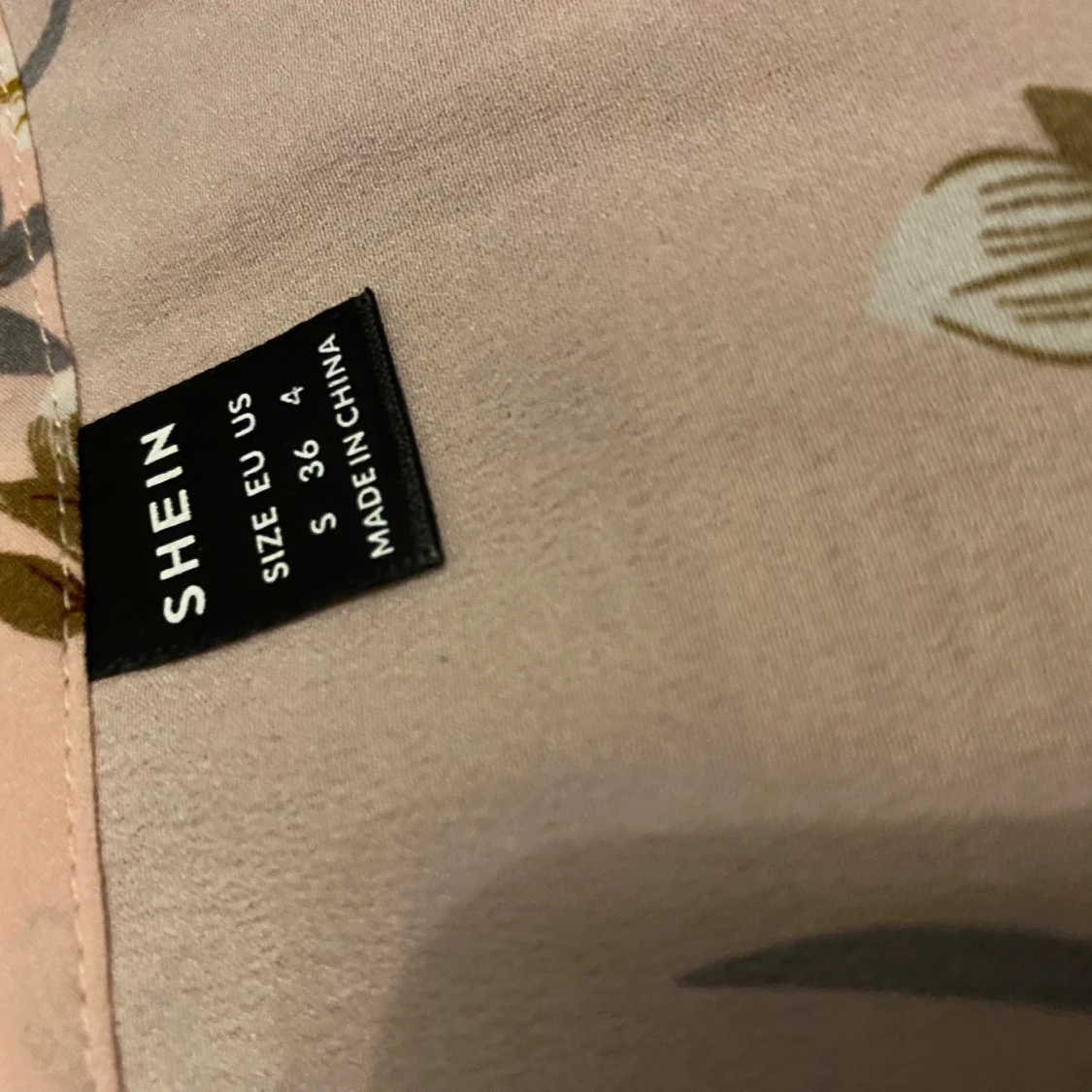 Blommig klänning  - 91