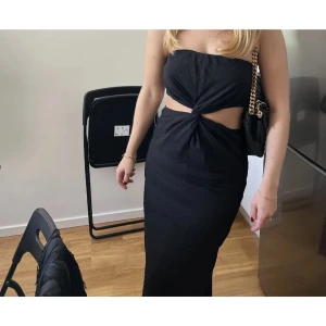 SÖKER ZARA KLÄNNING - Söker denna klänningen i ”linne”, storlek 36/38