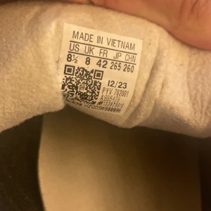 Adidas gazelle mörkblå - Herrstorlek 42, i begagnat skick