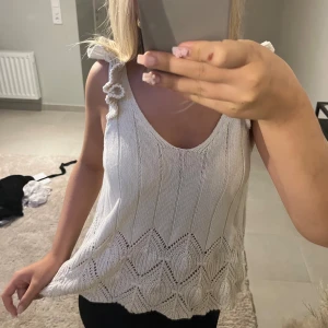 Söt topp - Säljer då den inte kommer till användning. Bra skick, nästan aldrig använd.