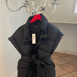 Väst från Gina tricot - Köpt och knappt använd 