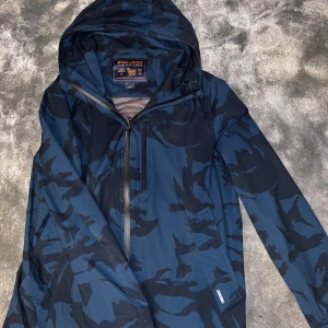 Wollrich vindjacka  - En unik jacka i storlek M  Ny skick inga defekter  Pris är ej huggit i sten 